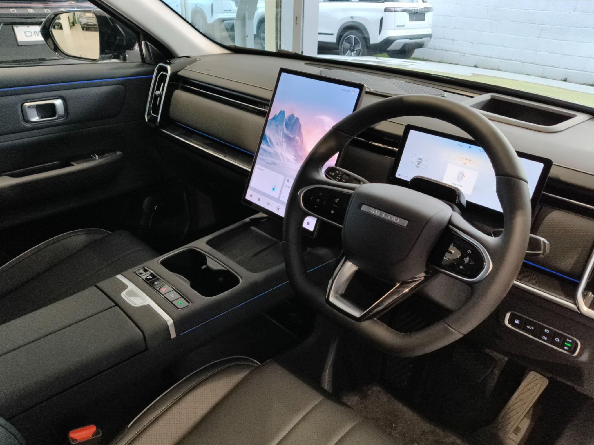 Large vehicle image
